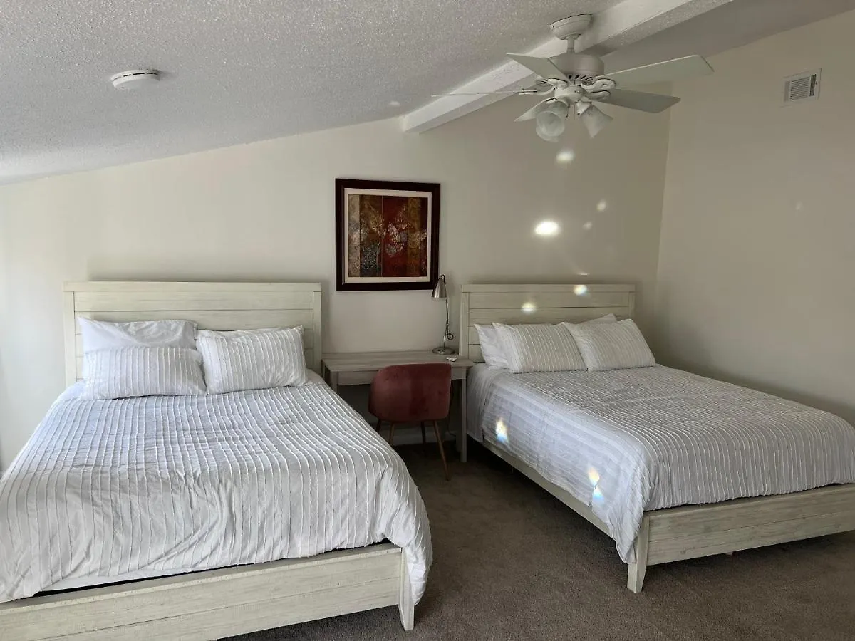 Large Bedroom With 2 Queen Bed - Not Entire Place contacts